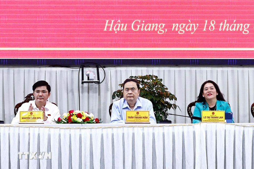 Chủ tịch Quốc hội Trần Thanh Mẫn tiếp xúc cử tri trước Kỳ họp thứ 9, Quốc hội khóa XV. (Ảnh: Doãn Tấn/TTXVN)