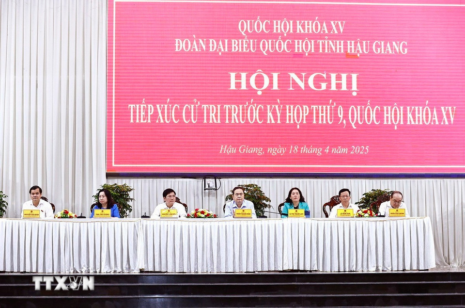 Chủ tịch Quốc hội Trần Thanh Mẫn tiếp xúc cử tri trước Kỳ họp thứ 9, Quốc hội khóa XV. (Ảnh: Doãn Tấn/TTXVN)