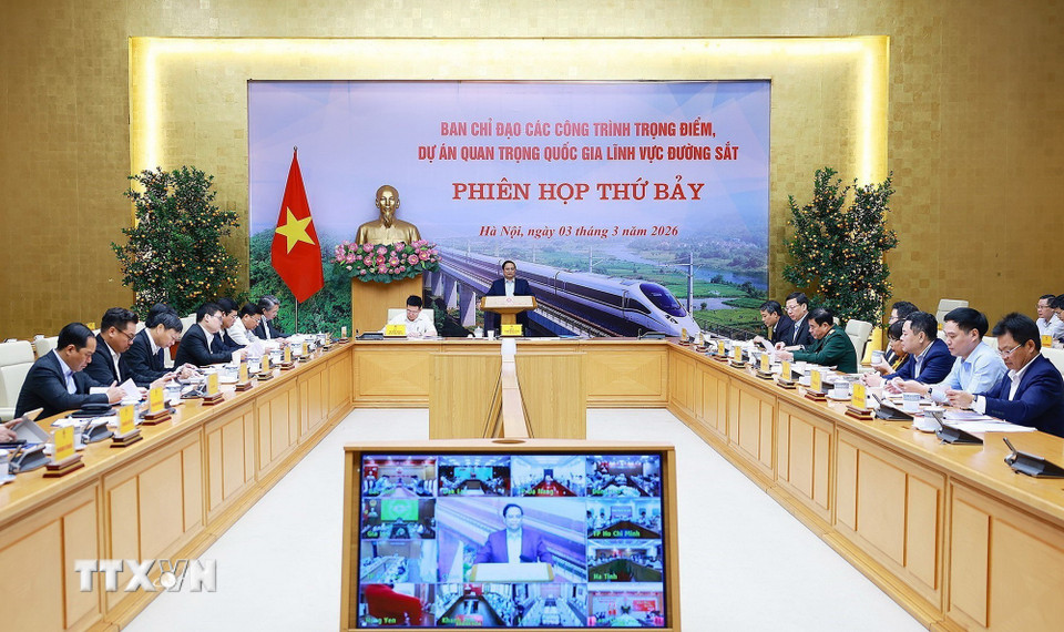 Thủ tướng Phạm Minh Chính chủ trì phiên họp thứ bảy của Ban Chỉ đạo các công trình trọng điểm, dự án quan trọng quốc gia lĩnh vực đường sắt. (Ảnh: Dương Giang/TTXVN)