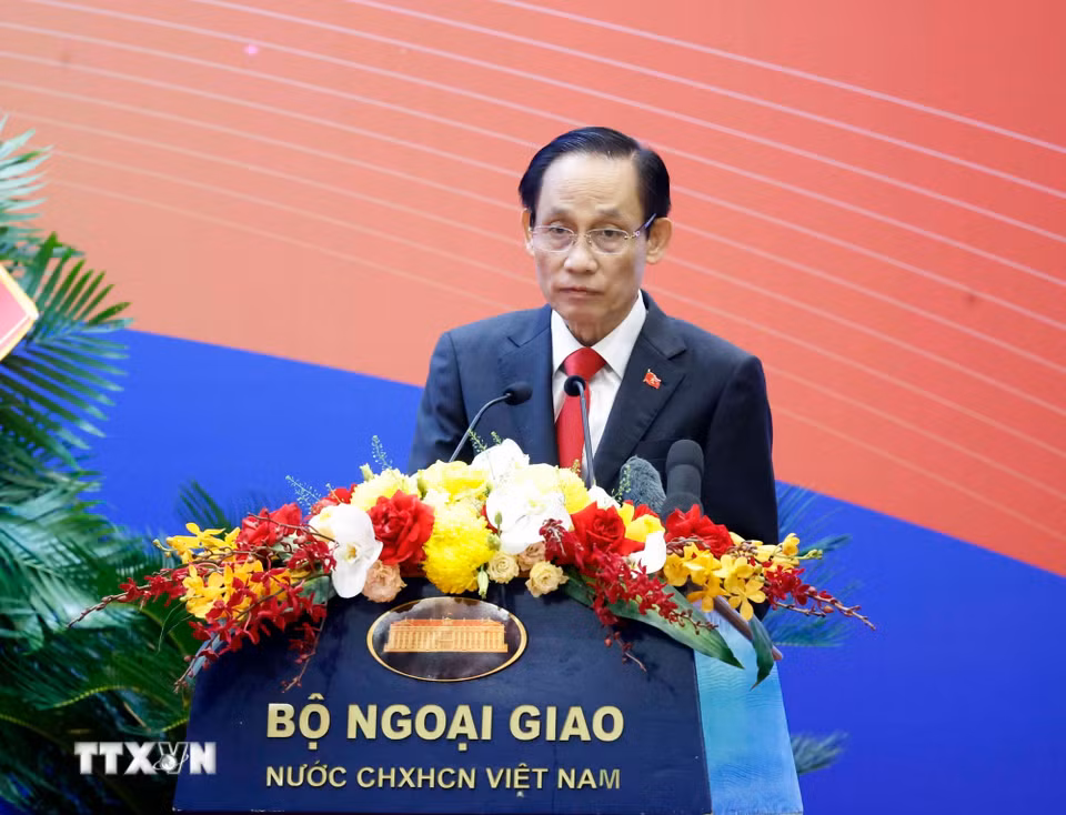 Đồng chí Lê Hoài Trung, Uỷ viên Bộ Chính trị, Bộ trưởng Bộ Ngoại giao phát biểu khai mạc. (Ảnh: Thống Nhất/TTXVN)