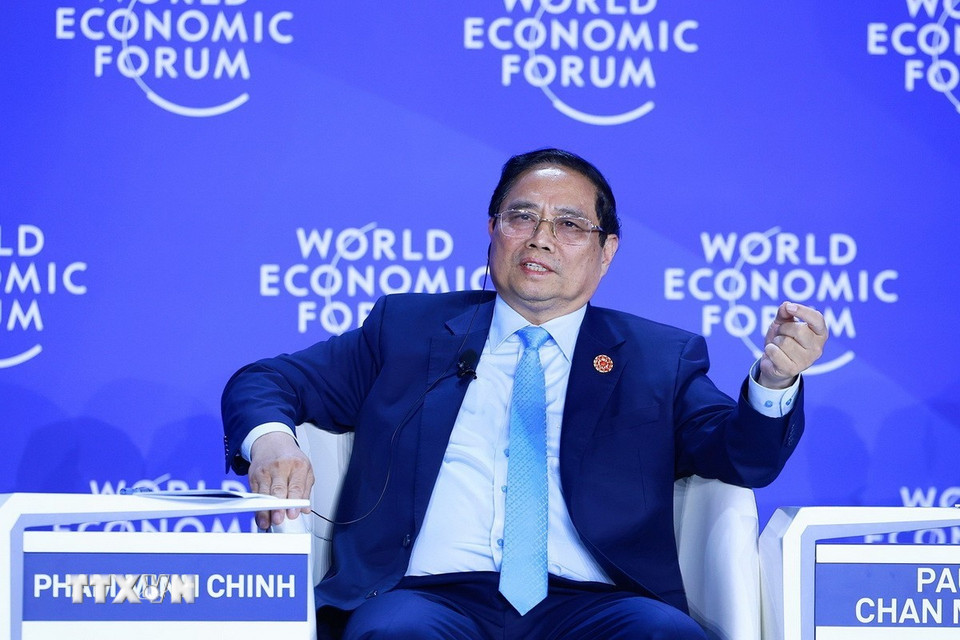 Thủ tướng Phạm Minh Chính thảo luận cùng diễn giả và khách mời tại Phiên thảo luận “Thế kỷ của châu Á có đang gặp thách thức?”. (Ảnh: Dương Giang/TTXVN)