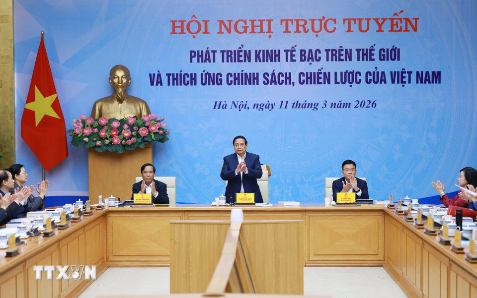 Thủ tướng Phạm Minh Chính chủ trì Hội nghị trực tuyến về kinh tế bạc trên thế giới và thích ứng chính sách, chiến lược của Việt Nam. (Ảnh: Dương Giang/TTXVN)