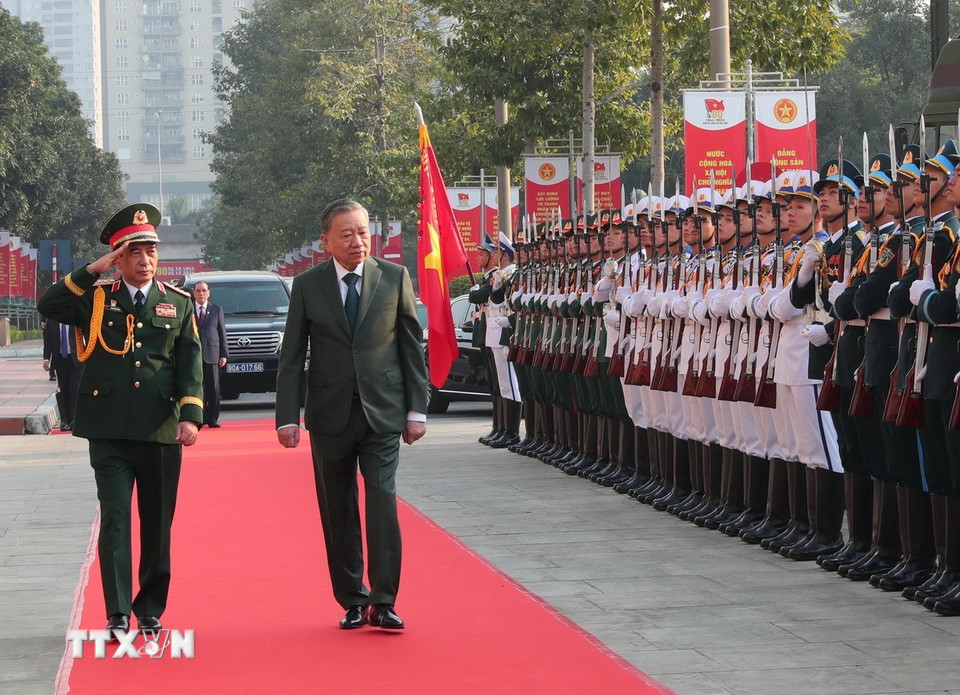 Tổng Bí thư đến dự Lễ kỷ niệm 80 năm Ngày thành lập Quân đội Nhân dân Việt Nam, 35 năm Ngày hội Quốc phòng toàn dân. (Ảnh: Thống Nhất/TTXVN)