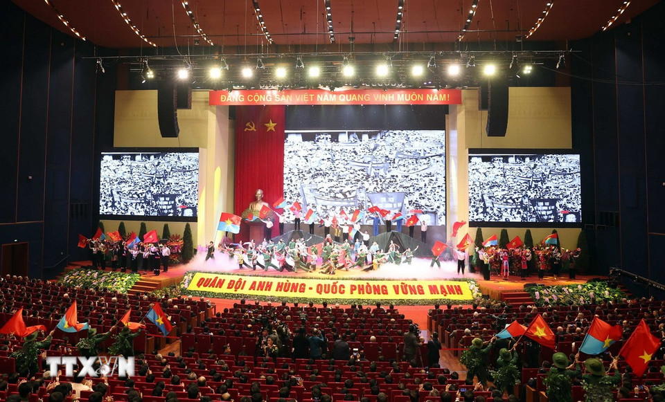Các tiết mục ca múa nhạc đặc sắc chào mừng Lễ kỷ niệm 80 năm Ngày thành lập Quân đội Nhân dân Việt Nam. (Ảnh: Thống Nhất/TTXVN)