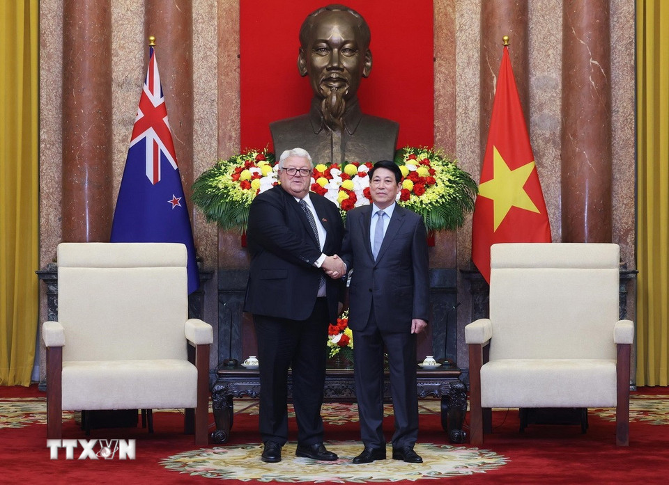 Chủ tịch nước Lương Cường tiếp Chủ tịch Quốc hội New Zealand Gerry Brownlee. (Ảnh: Lâm Khánh/TTXVN)