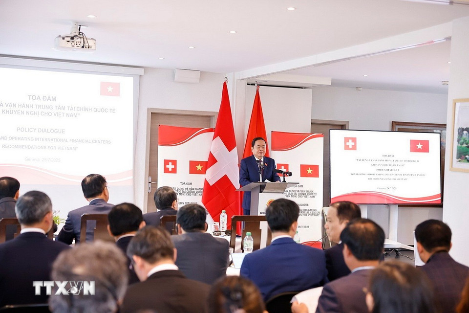 Chủ tịch Quốc hội Trần Thanh Mẫn phát biểu khai mạc Tọa đàm "Xây dựng và vận hành Trung tâm tài chính quốc tế và khuyến nghị cho Việt Nam." (Ảnh: Doãn Tấn/ TTXVN)