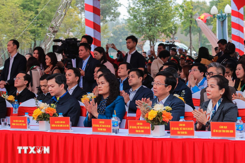 Các đại biểu dự khai mạc Ngày hội. (Ảnh: Hoàng Hiếu/ TTXVN)