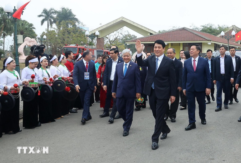 Chủ tịch nước Lương Cường dự Ngày hội "Sắc Xuân trên mọi miền Tổ quốc." (Ảnh: Lâm Khánh/TTXVN)