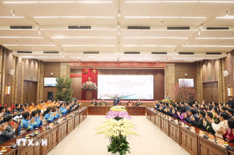 Tổng Bí thư Tô Lâm thăm, chúc Tết Đảng bộ, chính quyền và Nhân dân Thủ đô. (Ảnh: Thống Nhất/TTXVN)