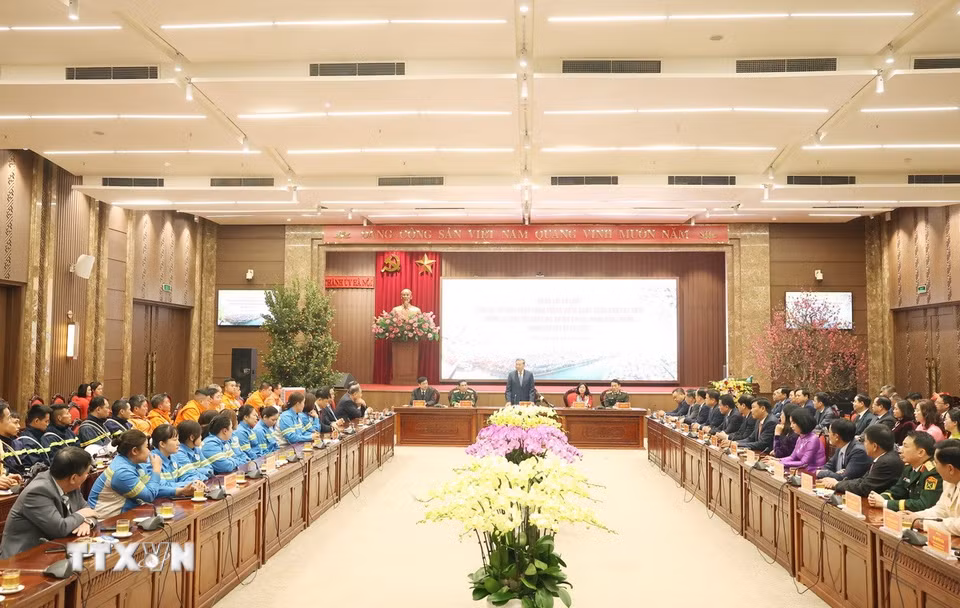 Tổng Bí thư Tô Lâm thăm, chúc Tết Đảng bộ, chính quyền và Nhân dân Thủ đô. (Ảnh: Thống Nhất/TTXVN)