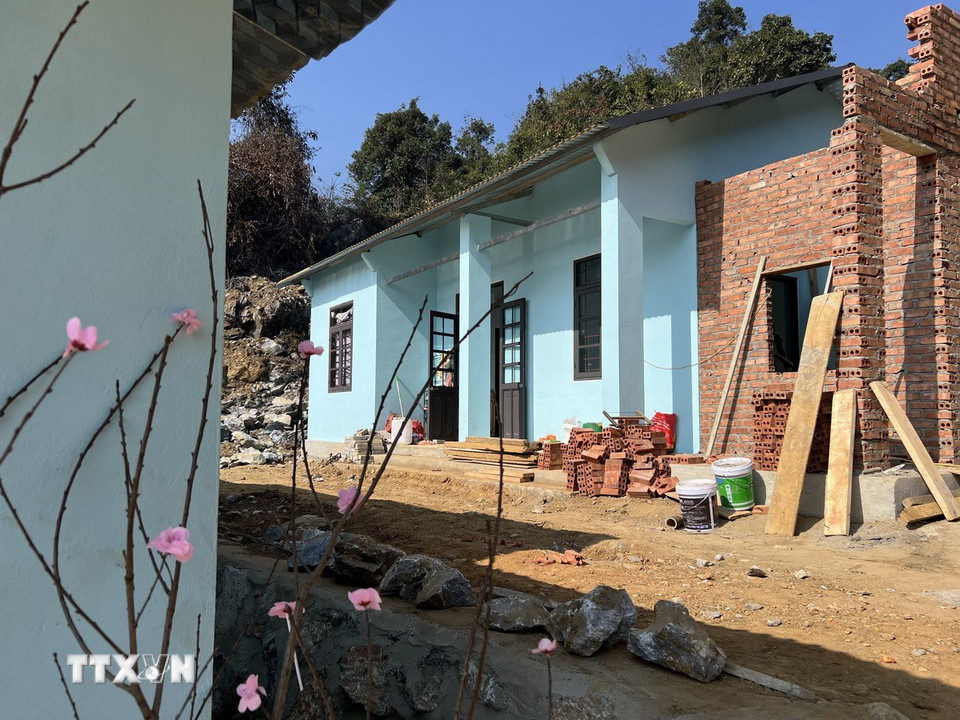 Một ngôi nhà ở khu tái định cư mới xóm Lũng Lỳ. (Ảnh: Chu Hiệu/TTXVN)