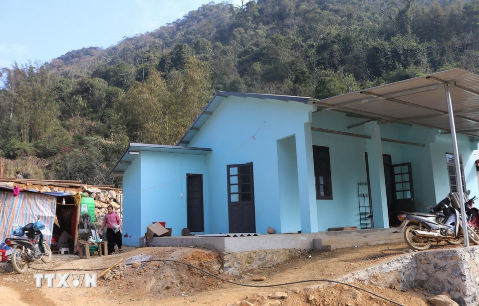 Một ngôi nhà ở khu tái định cư mới xóm Lũng Lỳ. (Ảnh: Chu Hiệu/TTXVN)