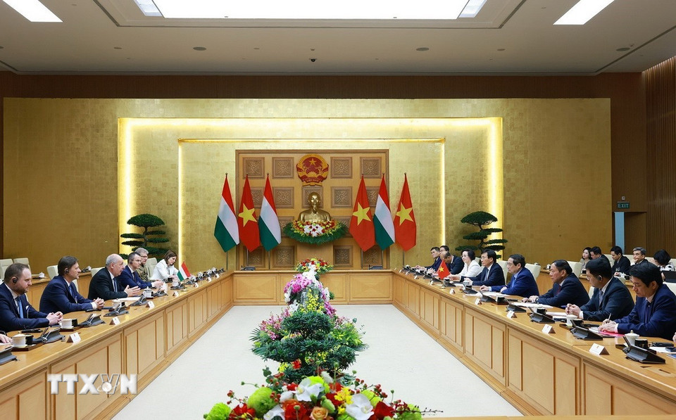 Thủ tướng Phạm Minh Chính hội kiến Tổng thống Hungary Sulyok Tamas. (Ảnh: Dương Giang/TTXVN)