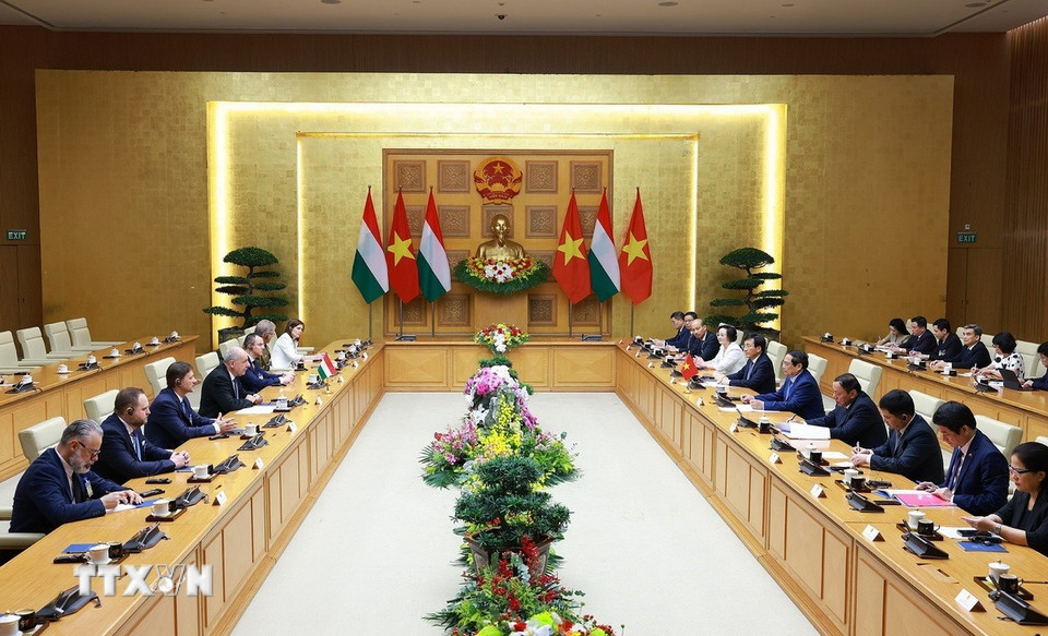 Thủ tướng Phạm Minh Chính hội kiến Tổng thống Hungary Sulyok Tamas. (Ảnh: Dương Giang/TTXVN)