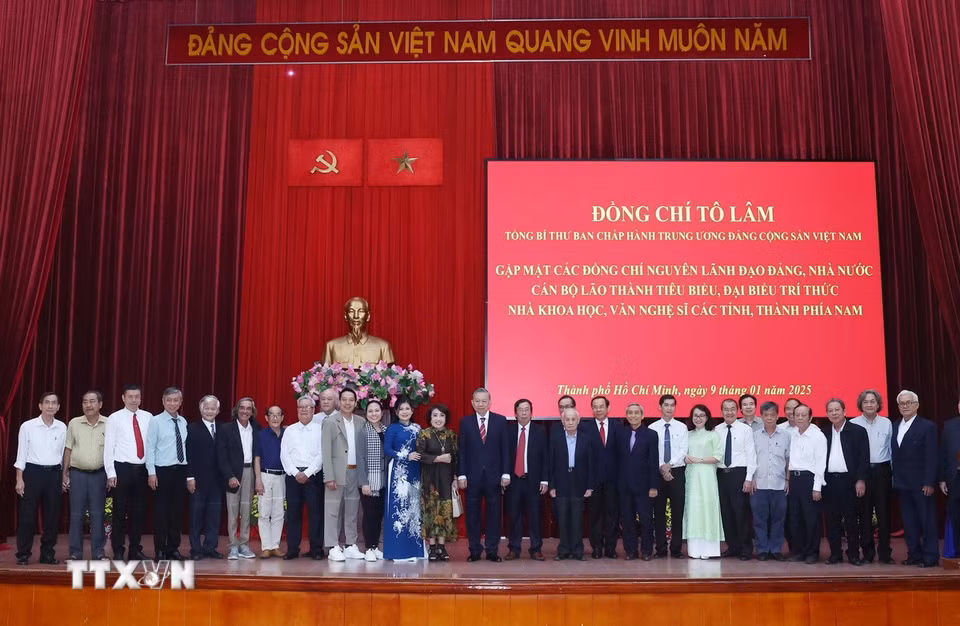 Tổng Bí thư Tô Lâm và các đại biểu chụp ảnh chung. (Ảnh: Thống Nhất/TTXVN)