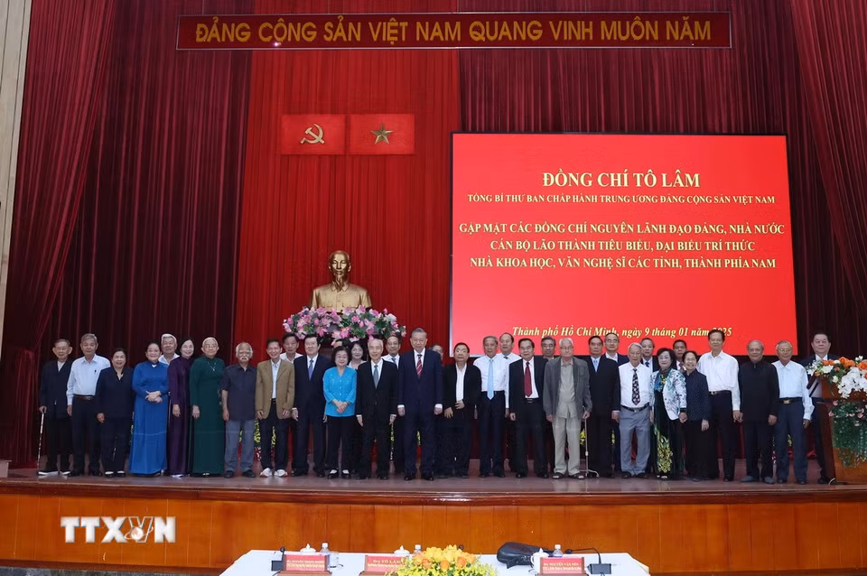 Tổng Bí thư Tô Lâm và các đại biểu chụp ảnh chung. (Ảnh: Thống Nhất/TTXVN)