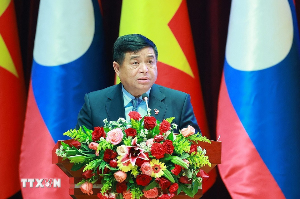 Bộ trưởng Bộ Kế hoạch và Đầu tư, Chủ tịch Ủy ban hợp tác Việt Nam-Lào Nguyễn Chí Dũng phát biểu. (Ảnh: Dương Giang/TTXVN)