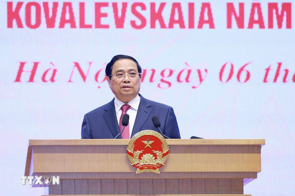 Thủ tướng Phạm Minh Chính phát biểu tại buổi gặp mặt đại diện nữ lãnh đạo, quản lý các cơ quan trung ương và trao Giải thưởng Kovalevskaia năm 2025. (Ảnh: Dương Giang/TTXVN)
