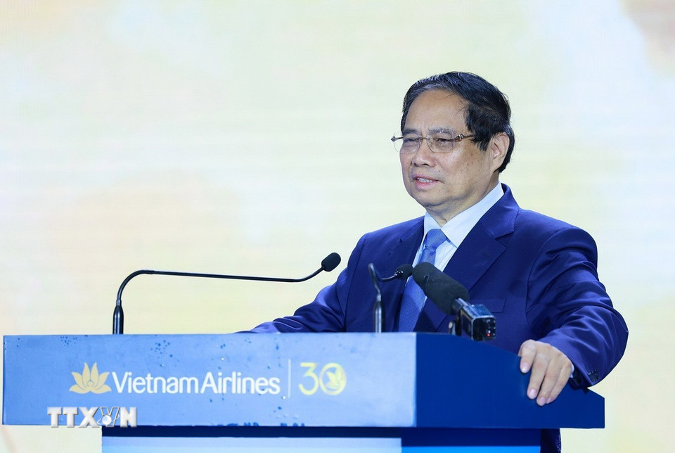 Thủ tướng Phạm Minh Chính phát biểu chúc mừng Tổng Công ty Hàng không Việt Nam. (Ảnh: Dương Giang/TTXVN)