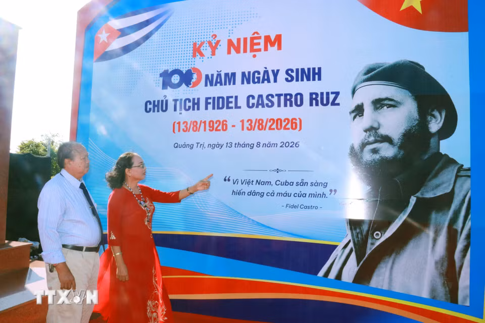 Bà Nguyễn Thị Hương luôn xem Lãnh tụ Fidel Castro như người cha đã sinh ra mình lần thứ hai vì chính lãnh tụ đã trực tiếp cứu sống sau khi bị thương nặng do bom mìn vào năm 1973. (Ảnh: Tường Vi/TTXVN)