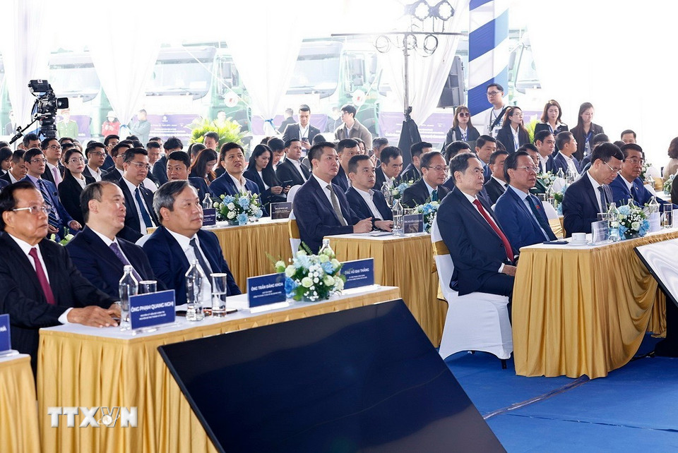 Chủ tịch Quốc hội Trần Thanh Mẫn dự lễ khởi công Dự án Đầu tư xây dựng Trục Đại lộ Cảnh quan sông Hồng. (Ảnh: Doãn Tấn/TTXVN)