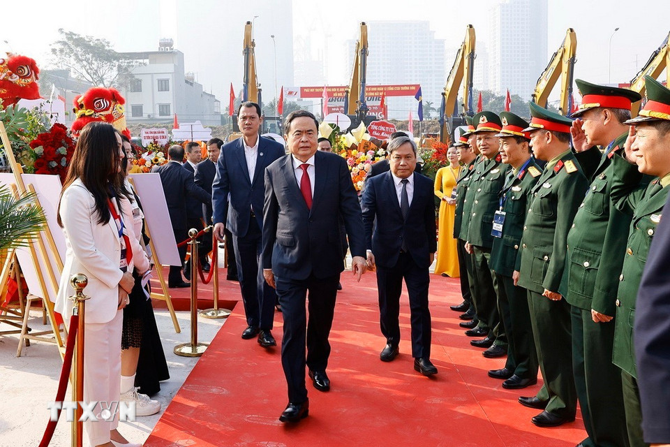 Chủ tịch Quốc hội Trần Thanh Mẫn đến dự lễ khởi công. (Ảnh: Doãn Tấn/TTXVN)