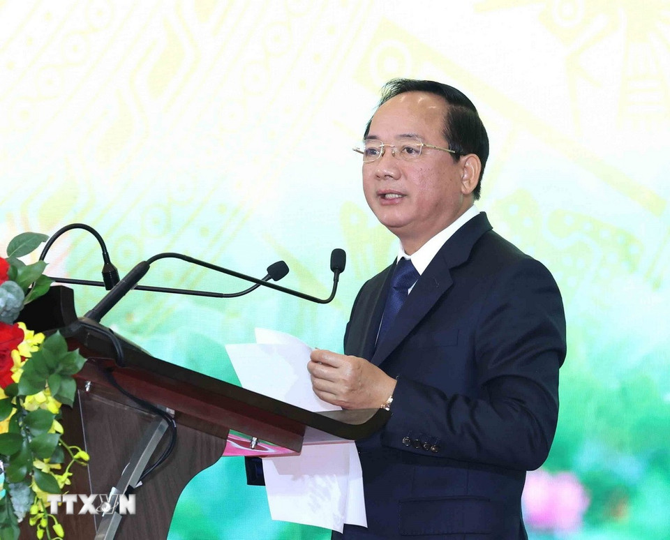 Đồng chí Trịnh Văn Quyết, Bí thư Trung ương Đảng, Trưởng Ban Tuyên giáo và Dân vận Trung ương phát biểu đề dẫn hội nghị. (Ảnh: Phương Hoa/ TTXVN)