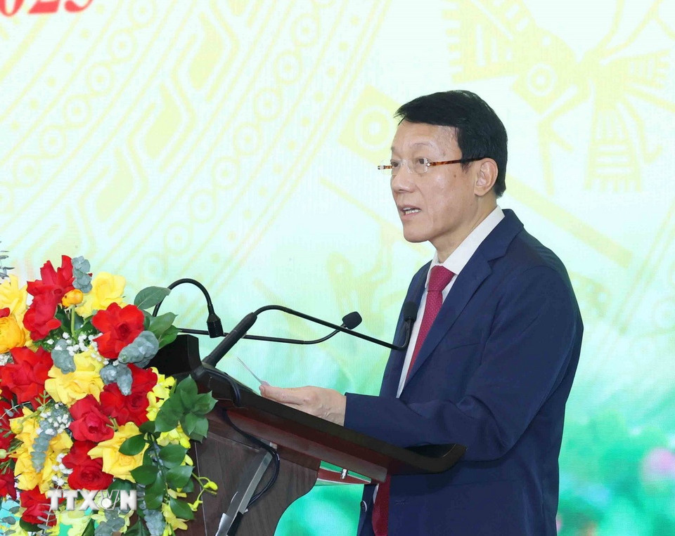 Đại tướng Lương Tam Quang, Ủy viên Bộ Chính trị, Bộ trưởng Bộ Công an trình bày tham luận tại hội nghị. (Ảnh: Phương Hoa/TTXVN)