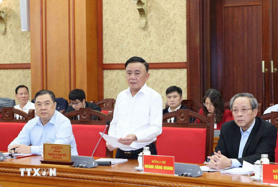 Đồng chí Trần Cẩm Tú, Ủy viên Bộ Chính trị, Thường trực Ban Bí thư, Trưởng Tiểu ban Tổ chức phục vụ Đại hội XIV của Đảng chủ trì họp Thường trực Tiểu ban. (Ảnh: Phương Hoa/TTXVN)