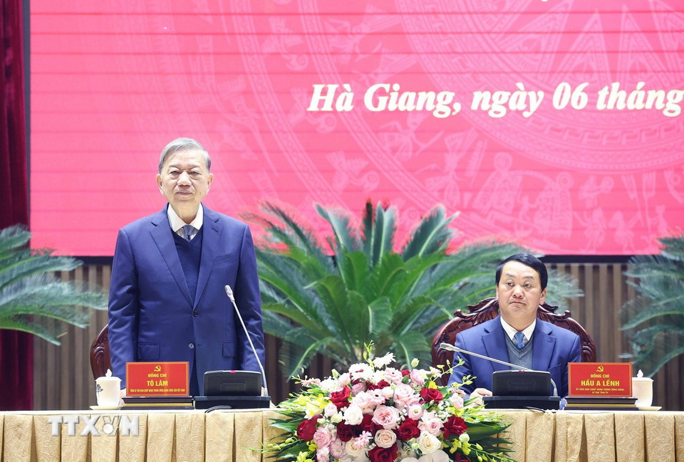 Tiếp tục chương trình công tác tại Hà Giang, sáng 6/2/2025, tại Hà Giang, Tổng Bí thư Tô Lâm cùng Đoàn công tác Trung ương thăm và làm việc với Ban Chấp hành Đảng bộ tỉnh Hà Giang về kết quả thực hiện Nghị quyết Đại hội XIII của Đảng, Nghị quyết Đại hội Đảng bộ tỉnh lần thứ XVII, phương hướng, nhiệm vụ trọng tâm năm 2025. (Ảnh: Thống Nhất/TTXVN)
