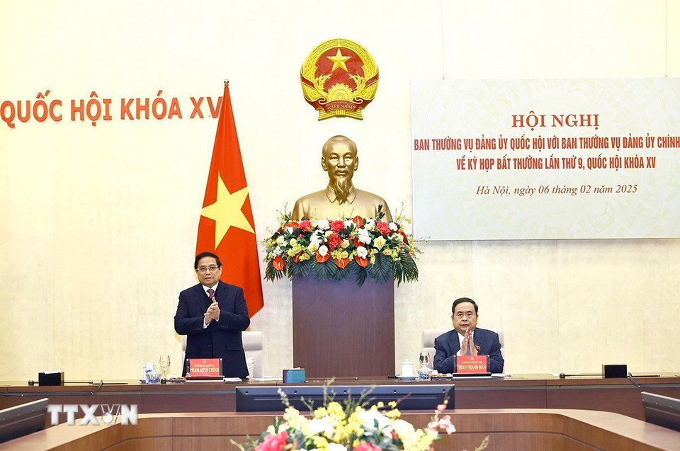 Thủ tướng Phạm Minh Chính và Chủ tịch Quốc hội Trần Thanh Mẫn chủ trì Hội nghị. (Ảnh: Doãn Tấn/TTXVN)