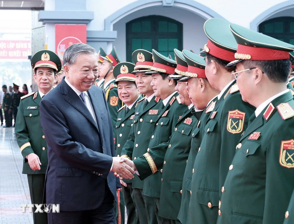 Tổng Bí thư Tô Lâm, Bí thư Quân ủy Trung ương và các đại biểu. (Ảnh: Thống Nhất/TTXVN)