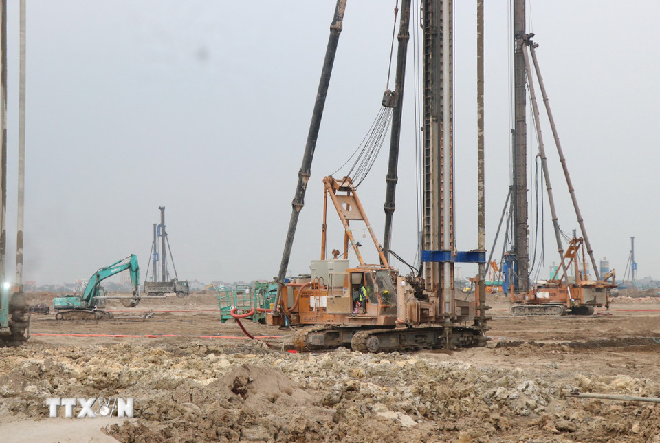 Đơn vị thi công tích cực triển khai dự án. (Ảnh: Thanh Thương/TTXVN)