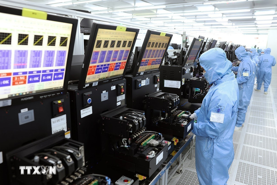 Dây chuyền sản xuất module camera và linh kiện điện tử xuất khẩu tại nhà máy của Công ty TNHH MCNEX VINA (100% vốn Hàn Quốc), khu công nghiệp Phúc Sơn, tỉnh Ninh Bình. (Ảnh: Vũ Sinh/TTXVN)