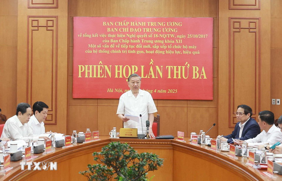 Sự kiện 1: Tinh gọn bộ máy về đích sớm 5 năm. Trong ảnh: Tổng Bí thư chủ trì Phiên họp thứ ba Ban Chỉ đạo Trung ương về Nghị quyết 18. (Ảnh: Thống Nhất/TTXVN)