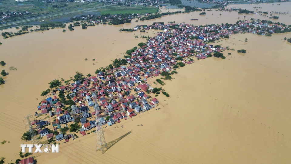 Thôn Đa Hội, Xã Hợp Thịnh, Bắc Ninh chìm trong biển nước. (Ảnh: Trần Việt/TTXVN)