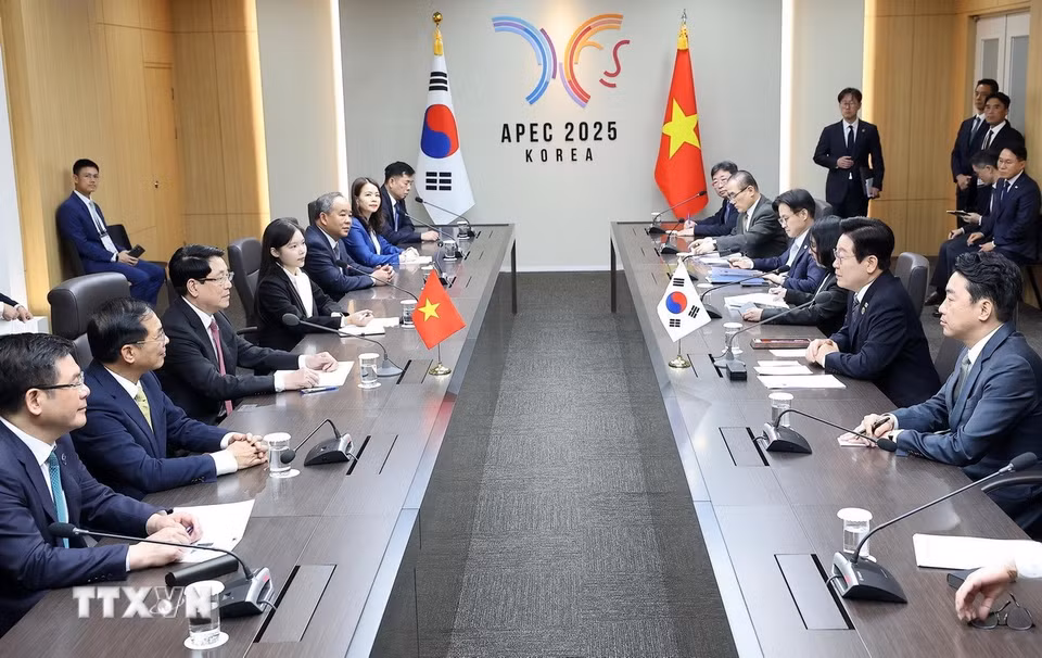 Chủ tịch nước Lương Cường hội đàm với Tổng thống Hàn Quốc Lee Jae Myung. (Ảnh: Lâm Khánh/TTXVN)