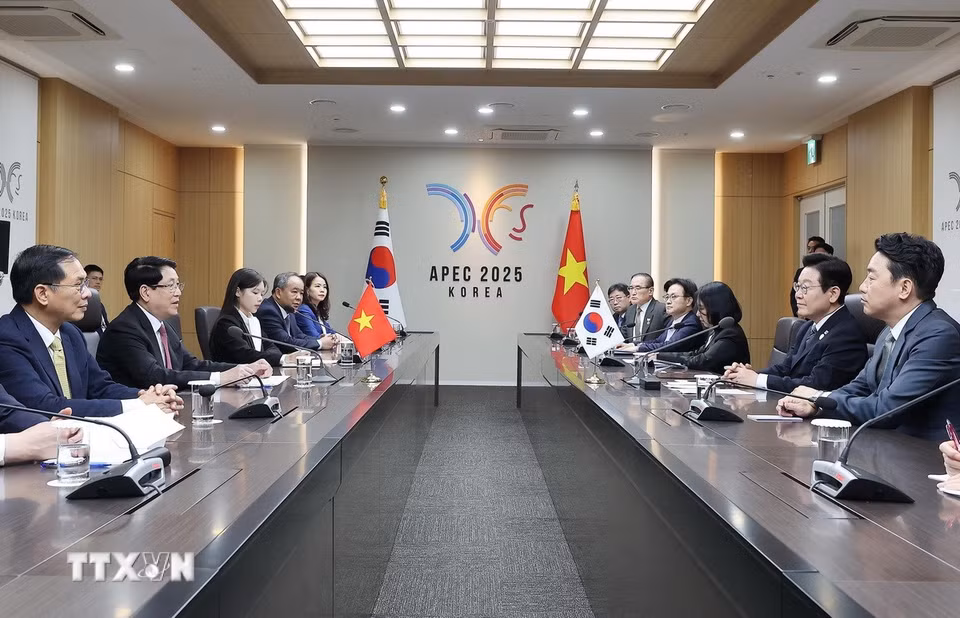 Chủ tịch nước Lương Cường hội đàm với Tổng thống Hàn Quốc Lee Jae Myung. (Ảnh: Lâm Khánh/TTXVN)