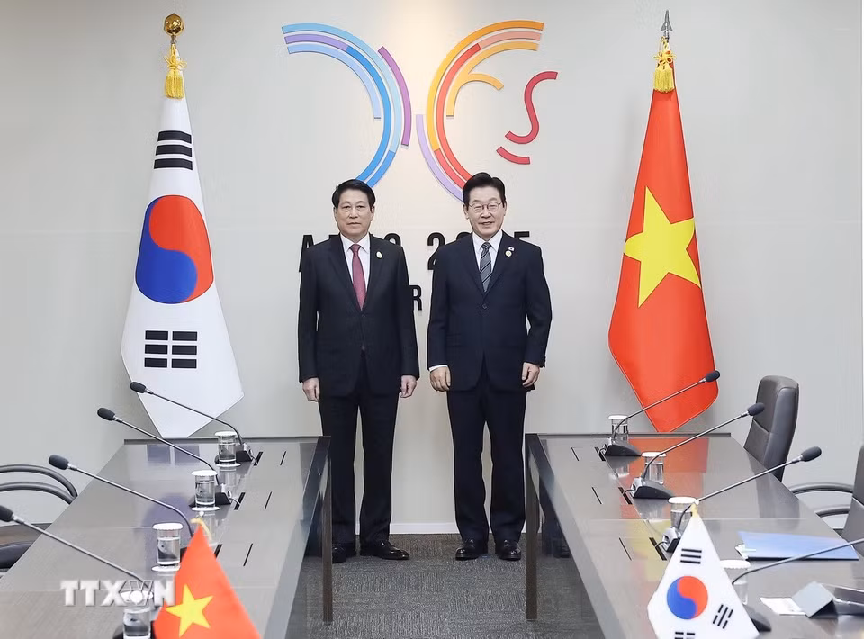 Chủ tịch nước Lương Cường hội đàm với Tổng thống Hàn Quốc Lee Jae Myung. (Ảnh: Lâm Khánh/TTXVN)