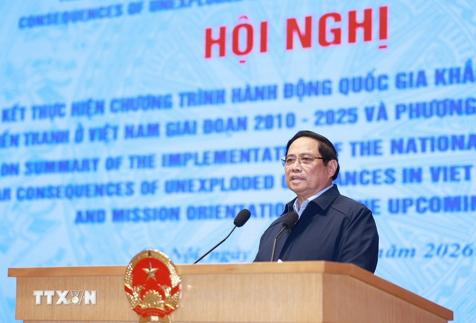 Thủ tướng Phạm Minh Chính phát biểu chỉ đạo Hội nghị tổng kết thực hiện Chương trình hành động quốc gia khắc phục hậu quả bom mìn sau chiến tranh ở Việt Nam. (Ảnh: Dương Giang/TTXVN)