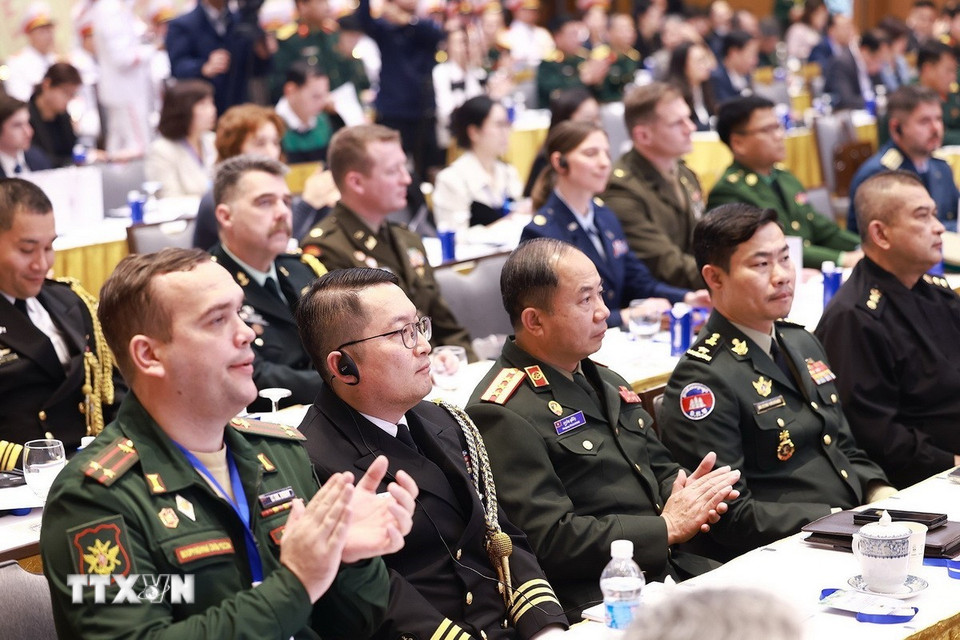 Đại biểu các tổ chức quốc tế dự Hội nghị tổng kết Chương trình hành động quốc gia khắc phục hậu quả bom mìn sau chiến tranh ở Việt Nam. (Ảnh: Dương Giang/TTXVN)