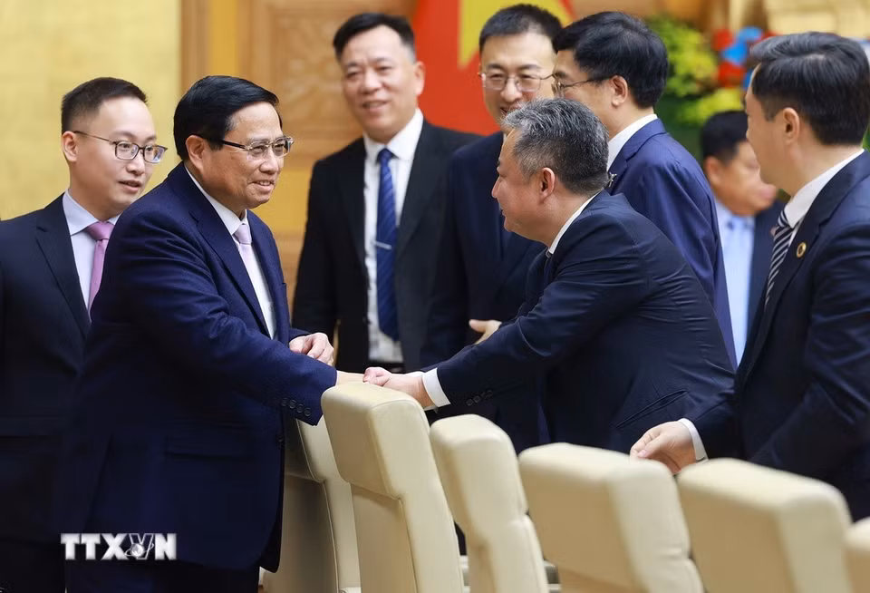 Thủ tướng Phạm Minh Chính với các doanh nghiệp Trung Quốc tham dự tọa đàm. (Ảnh: Dương Giang/TTXVN)