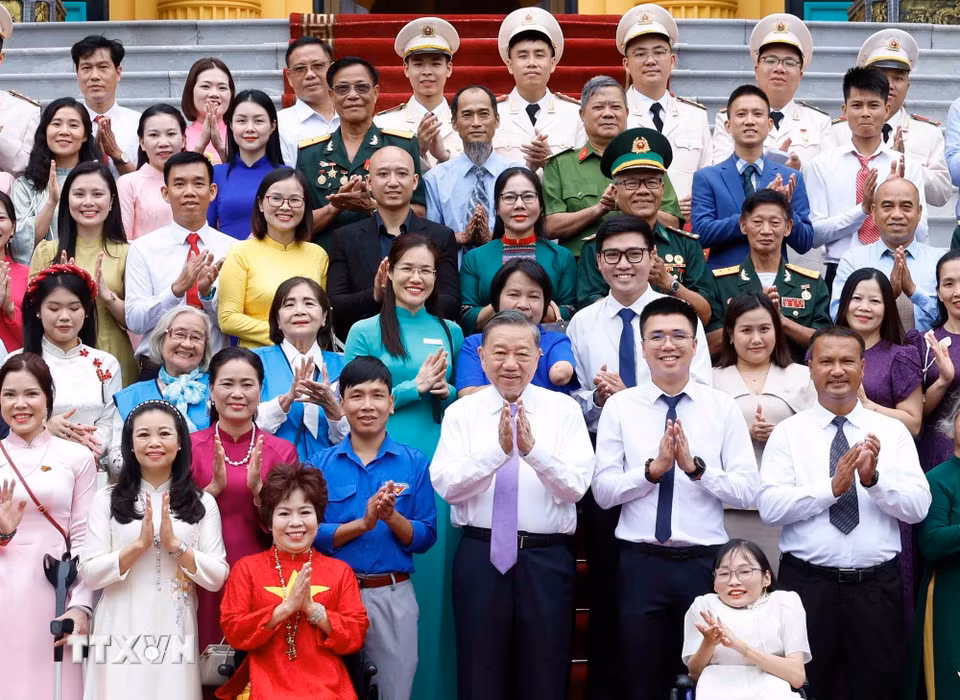 Tổng Bí thư, Chủ tịch nước Tô Lâm và các đại biểu. (Ảnh: Thống Nhất/TTXVN)