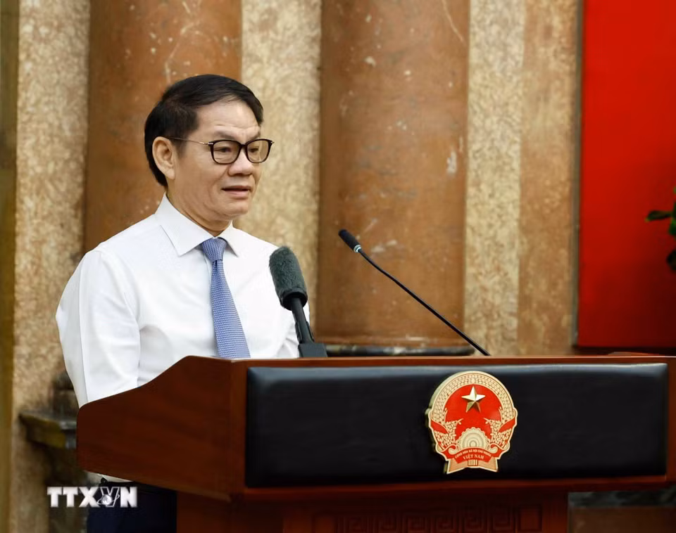 Ông Trần Bá Dương, Chủ tịch Hội đồng Quản trị Công ty cổ phần Tập đoàn Trường Hải (THACO) – đại diện đơn vị đồng hành cùng chương trình Việc tử tế phát biểu. (Ảnh: Thống Nhất/ TTXVN) ​