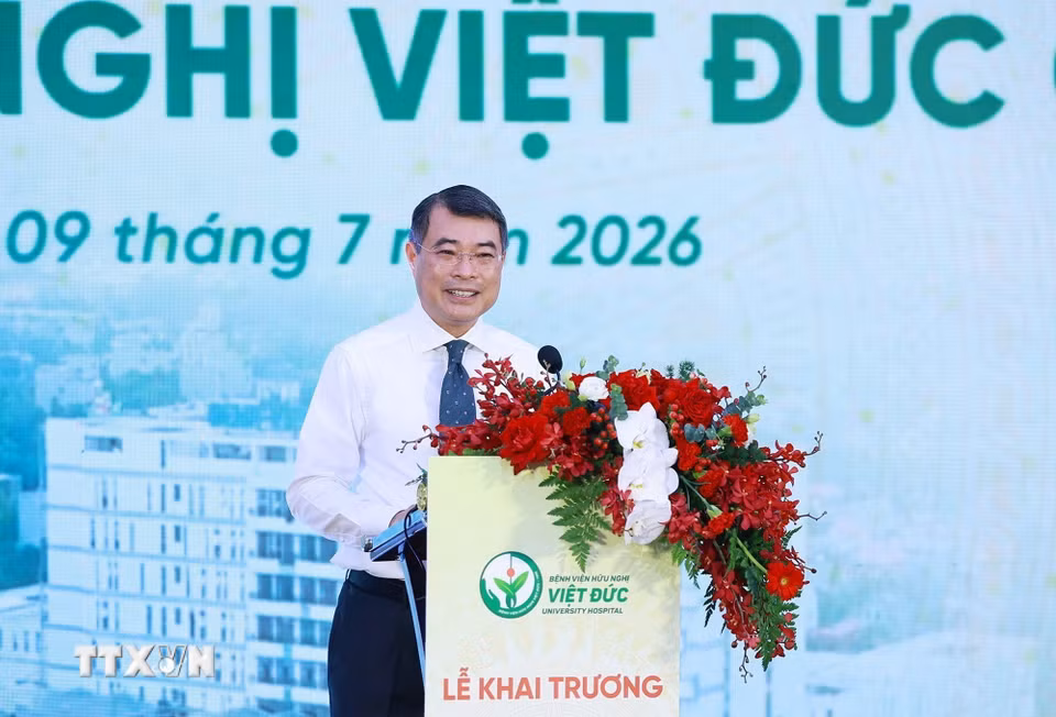 Thủ tướng Lê Minh Hưng phát biểu chỉ đạo tại Lễ khai trương hoạt động Bệnh viện Hữu nghị Việt Đức tại phường Liêm Tuyền, tỉnh Ninh Bình. (Ảnh: Dương Giang/TTXVN)