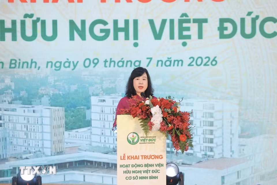 Bộ trưởng Bộ Y tế Đào Hồng Lan phát biểu tại lễ khai trương Bệnh viện Việt Đức cơ sở Ninh Bình. (Ảnh: Minh Quyết/TTXVN)