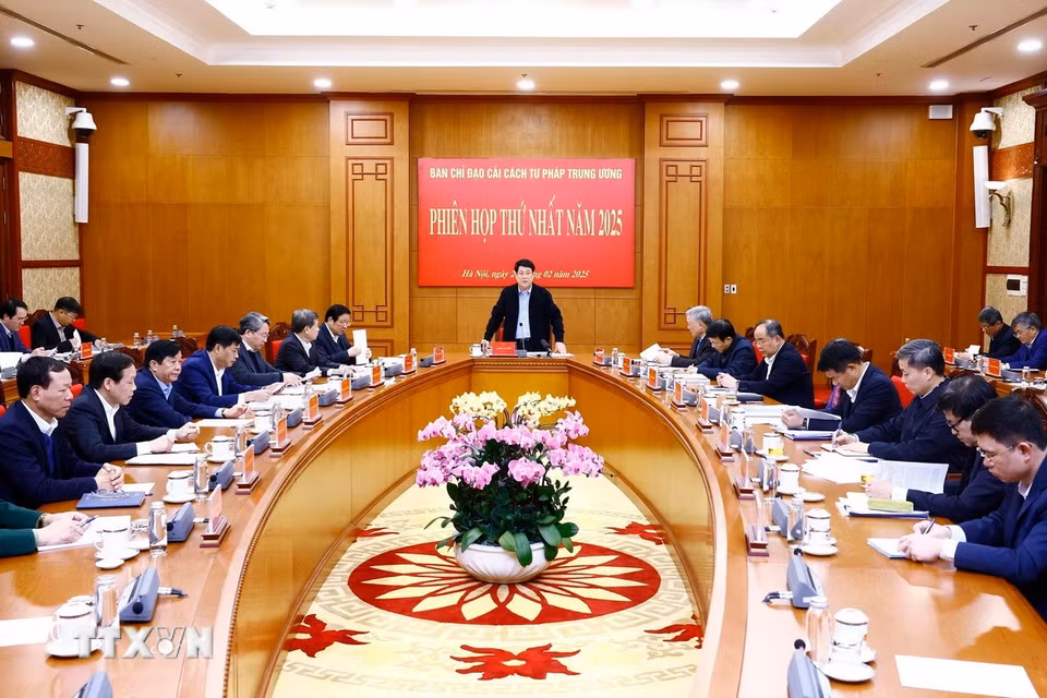 Chủ tịch nước Lương Cường chủ trì Phiên họp thứ nhất năm 2025 của Ban Chỉ đạo Cải cách Tư pháp Trung ương. (Ảnh: Lâm Khánh/TTXVN)