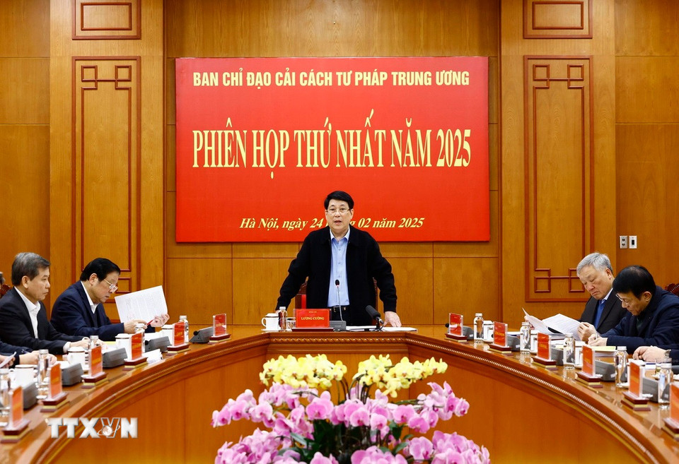 Chủ tịch nước Lương Cường chủ trì Phiên họp thứ nhất năm 2025 của Ban Chỉ đạo Cải cách Tư pháp Trung ương. (Ảnh: Lâm Khánh/TTXVN)
