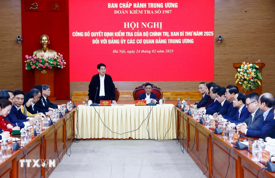 Chủ tịch nước Lương Cường, Trưởng đoàn Kiểm tra số 1907 chủ trì Hội nghị Công bố quyết định kiểm tra của Bộ Chính trị, Ban Bí thư năm 2025 đối với Đảng ủy các cơ quan Đảng Trung ương. (Ảnh: Lâm Khánh/TTXVN)