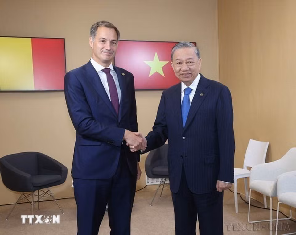 Nhân dịp tham dự Hội nghị cấp cao Pháp ngữ lần thứ 19 tại Paris (Pháp), sáng 5/10/2024, Tổng Bí thư, Chủ tịch nước Tô Lâm gặp Thủ tướng Bỉ Alexander De Croo. (Ảnh: Trí Dũng/TTXVN)